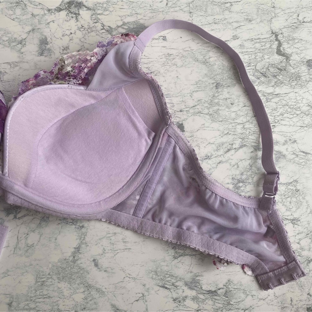 aimer feel(エメフィール)のaimerfeel 脇高 花柄 ピンク紫 シャルムカシュクールレース D75 Ｌ レディースの下着/アンダーウェア(ブラ&ショーツセット)の商品写真