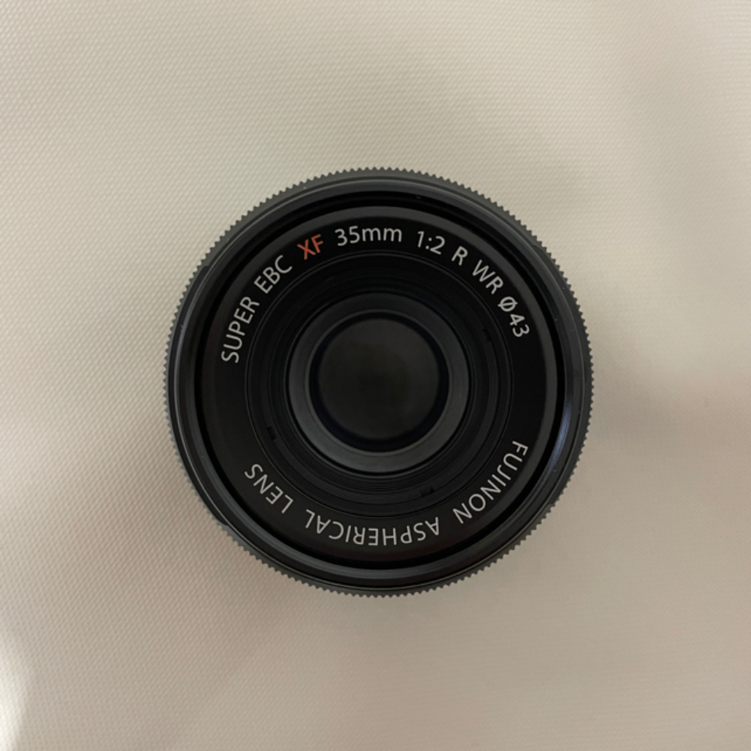 富士フイルム(フジフイルム)のフジフイルム XF35mm F2 R WR ブラック スマホ/家電/カメラのカメラ(レンズ(単焦点))の商品写真