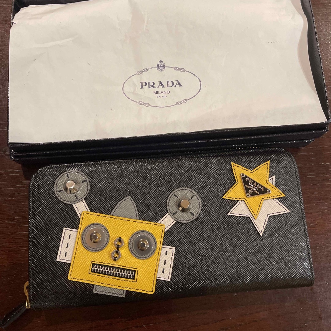 人気 ♡ PRADA 長財布