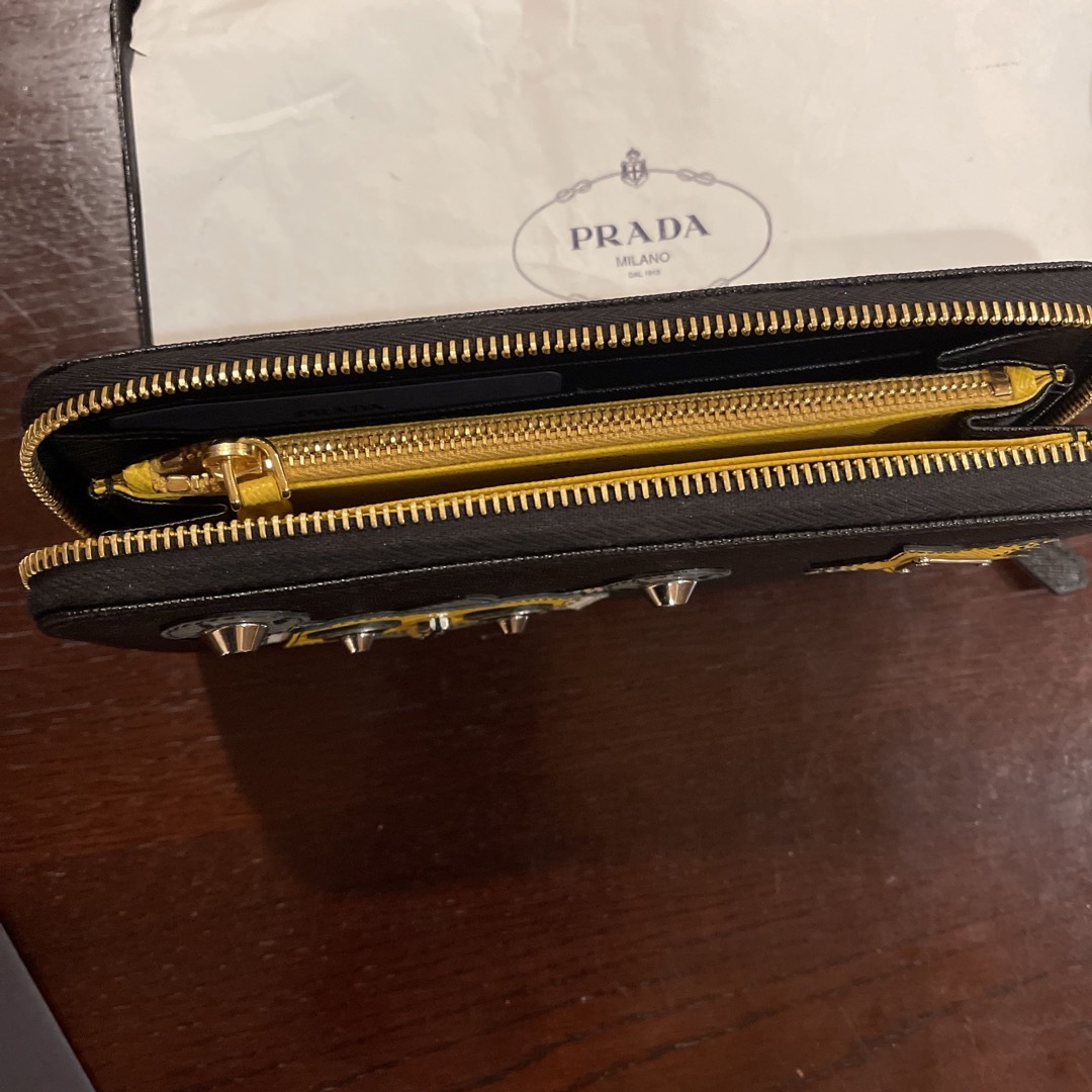 人気 ♡ PRADA 長財布