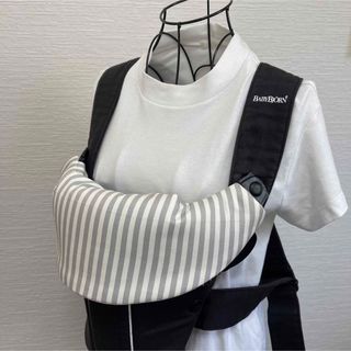 ベビービョルン(BABYBJORN)のベビービョルンオリジナル、MINI用　首周りカバー(外出用品)