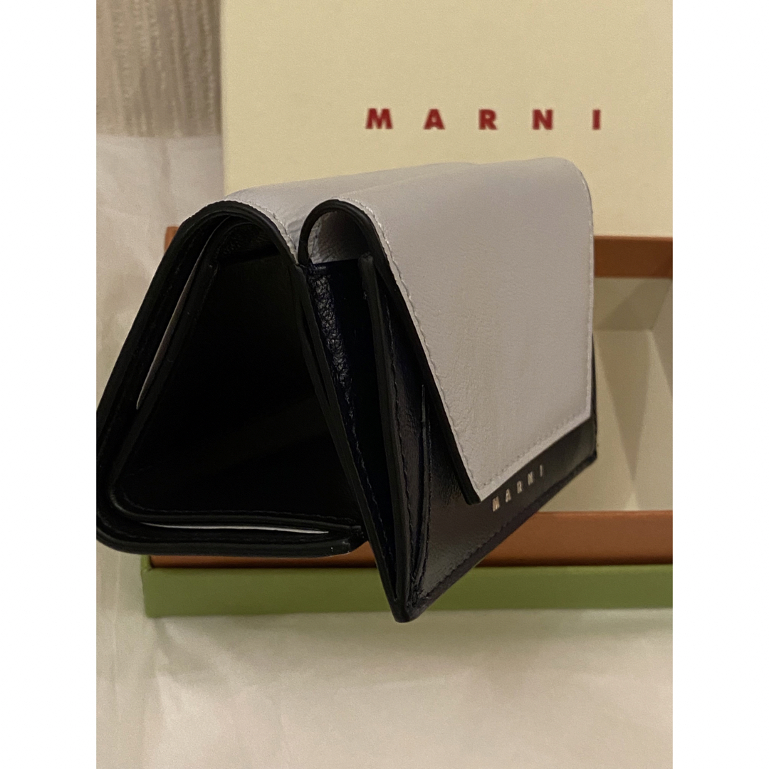 マルニ MARNI 三つ折り財布  レザーウォレット　ブラック　ネイビー