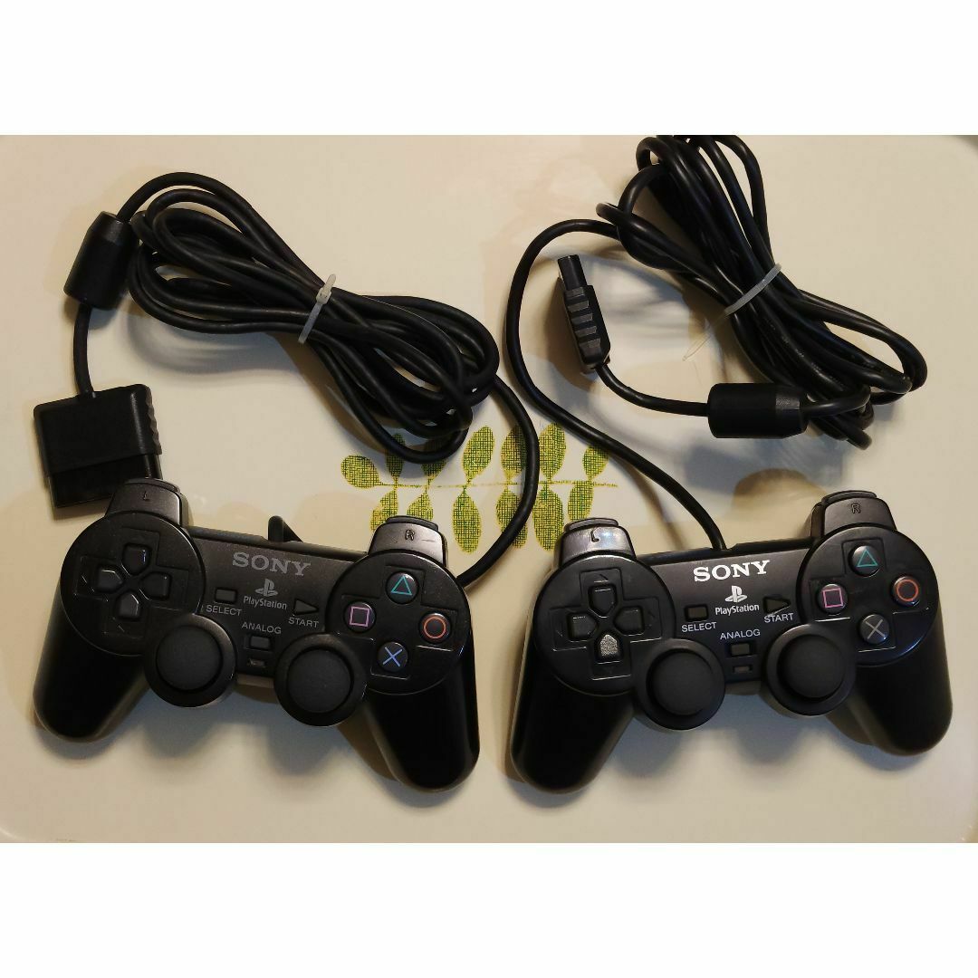 PlayStation2(プレイステーション2)の【はこした様専用】PS2コントローラー 純正品 ブラック　3個セット エンタメ/ホビーのゲームソフト/ゲーム機本体(家庭用ゲーム機本体)の商品写真