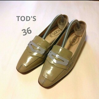 トッズ(TOD'S)のTOD'Sエナメルローファー(ローファー/革靴)