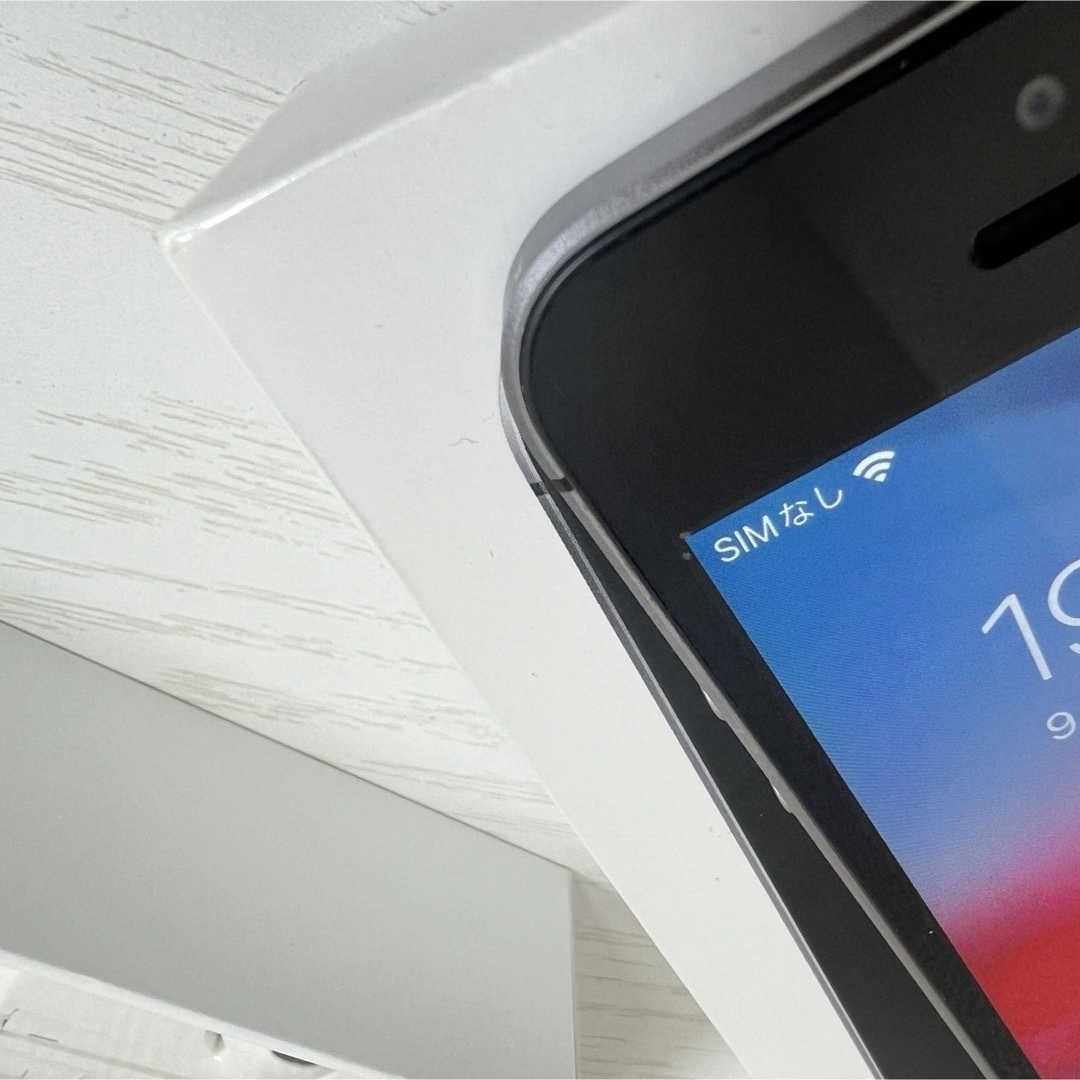 初代 iPhone SE 64gb シムフリー 電池容量９２％ 美品 2