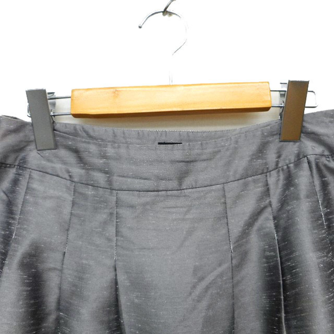 SHIPS(シップス)のシップス スカート フレア ひざ下 ロング タック サイドジップ L グレー レディースのスカート(ロングスカート)の商品写真
