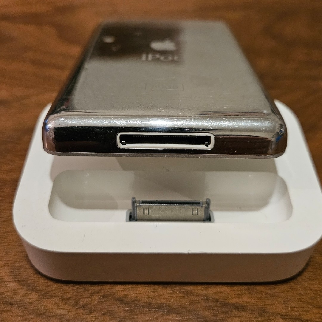 iPod(アイポッド)のipodclassic 80GB  Dock付き　A1238 スマホ/家電/カメラのオーディオ機器(ポータブルプレーヤー)の商品写真