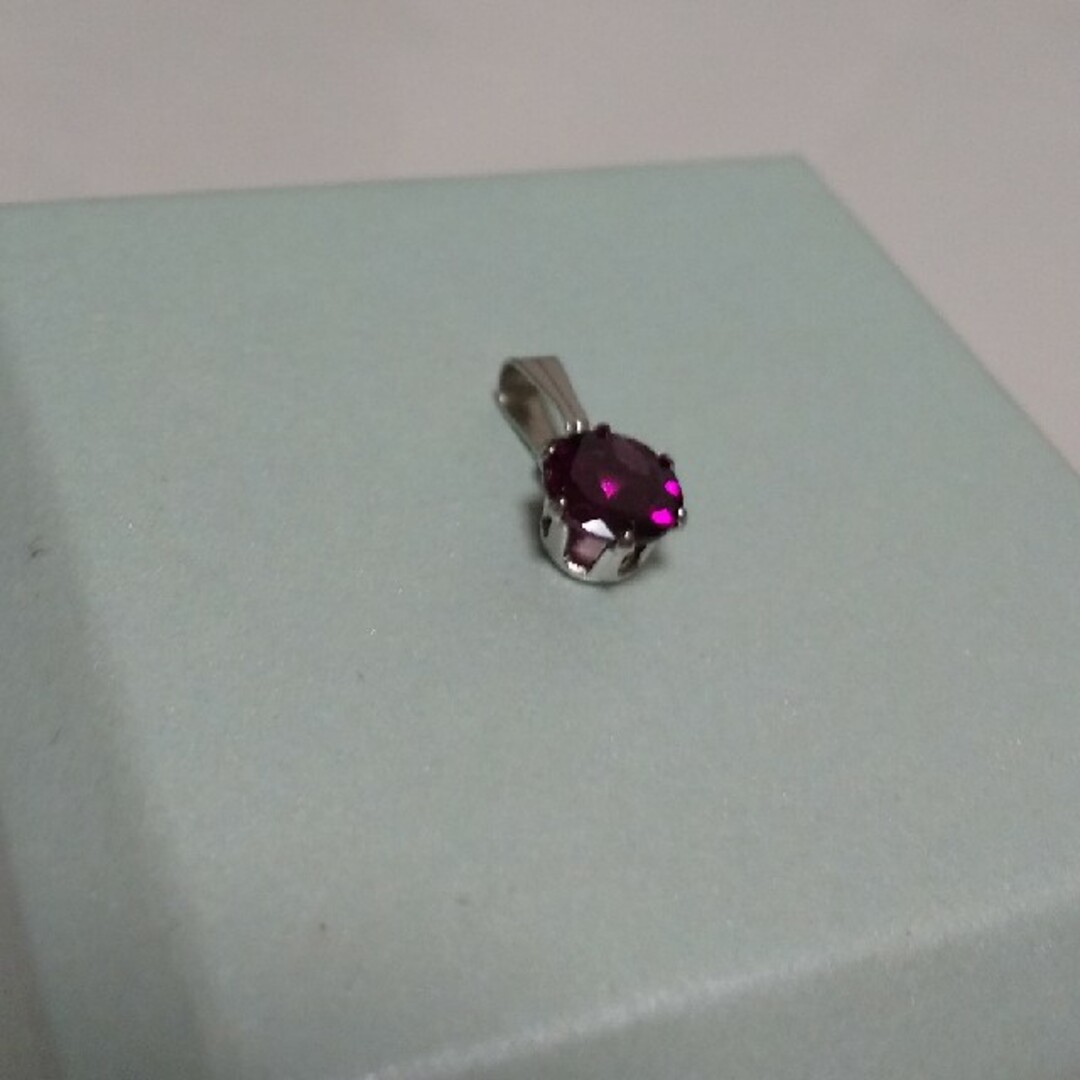 天然石☆ロードライトガーネット☆６mm ネックレストップ レディースのアクセサリー(ネックレス)の商品写真