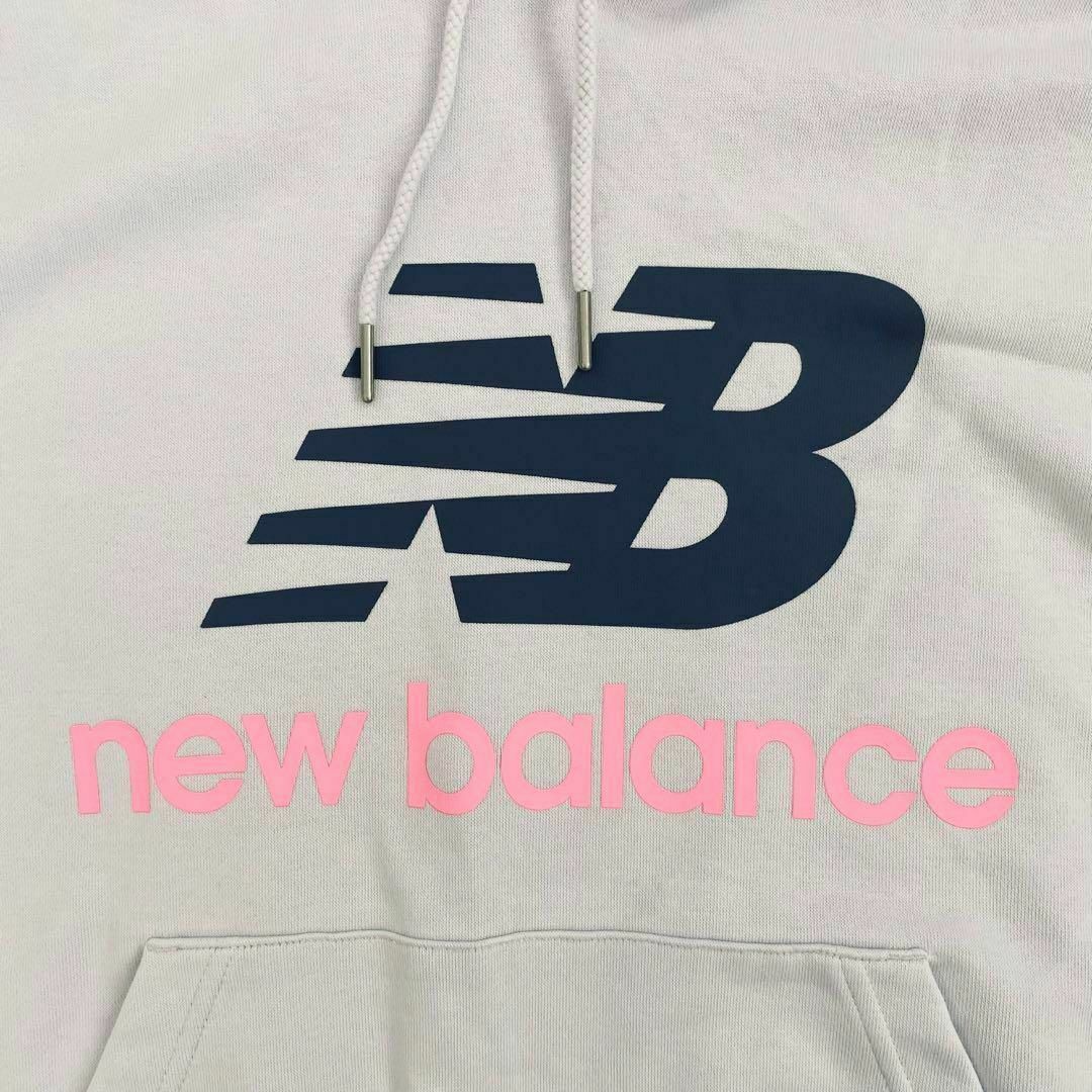 New Balance(ニューバランス)のニューバランス　パーカー　ホワイト　Mサイズ　白　アレディース　プルオーバー レディースのトップス(パーカー)の商品写真