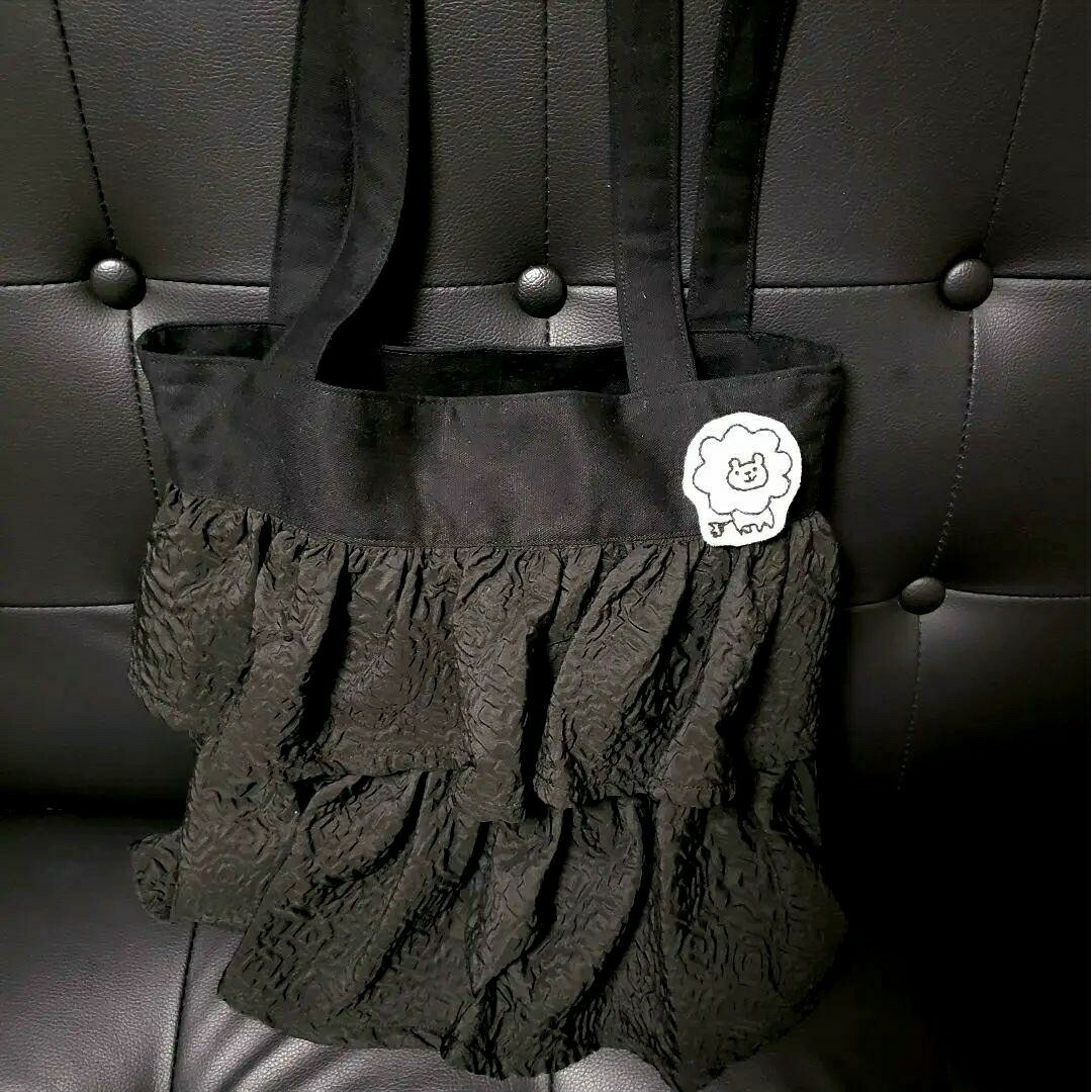 ＊アニマルブローチ＊　らいおん　ライオン　動物　シンプル　ナチュラル　刺繍 ハンドメイドのアクセサリー(コサージュ/ブローチ)の商品写真