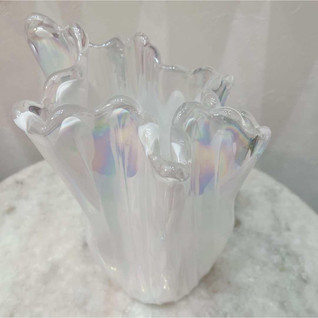 アンティーク　ホワイトオパール　フリルフラワーベース　花瓶　花器