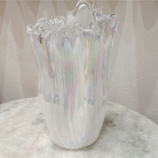 アンティーク　ホワイトオパール　フリルフラワーベース　花瓶　花器