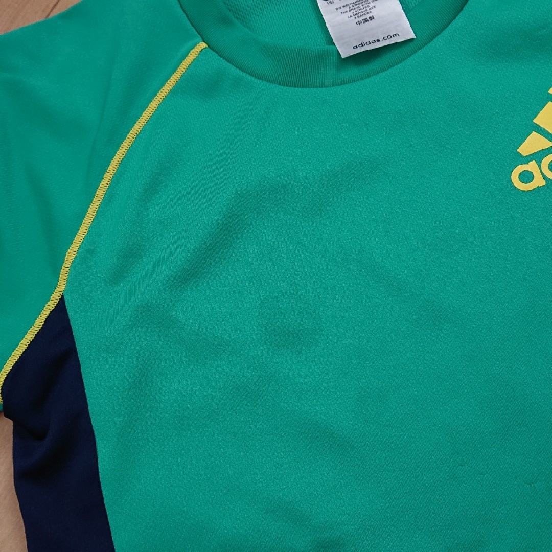 adidas(アディダス)のアディダス 半袖 緑 150 キッズ/ベビー/マタニティのキッズ服男の子用(90cm~)(Tシャツ/カットソー)の商品写真