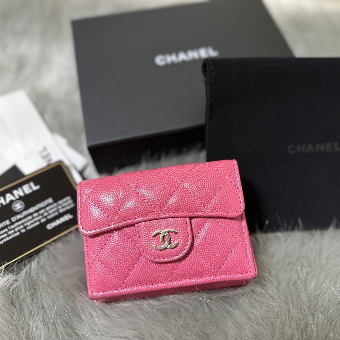 未使用✨シャネルCHANEL マトラッセキャビアスキン 三つ折財布  銀