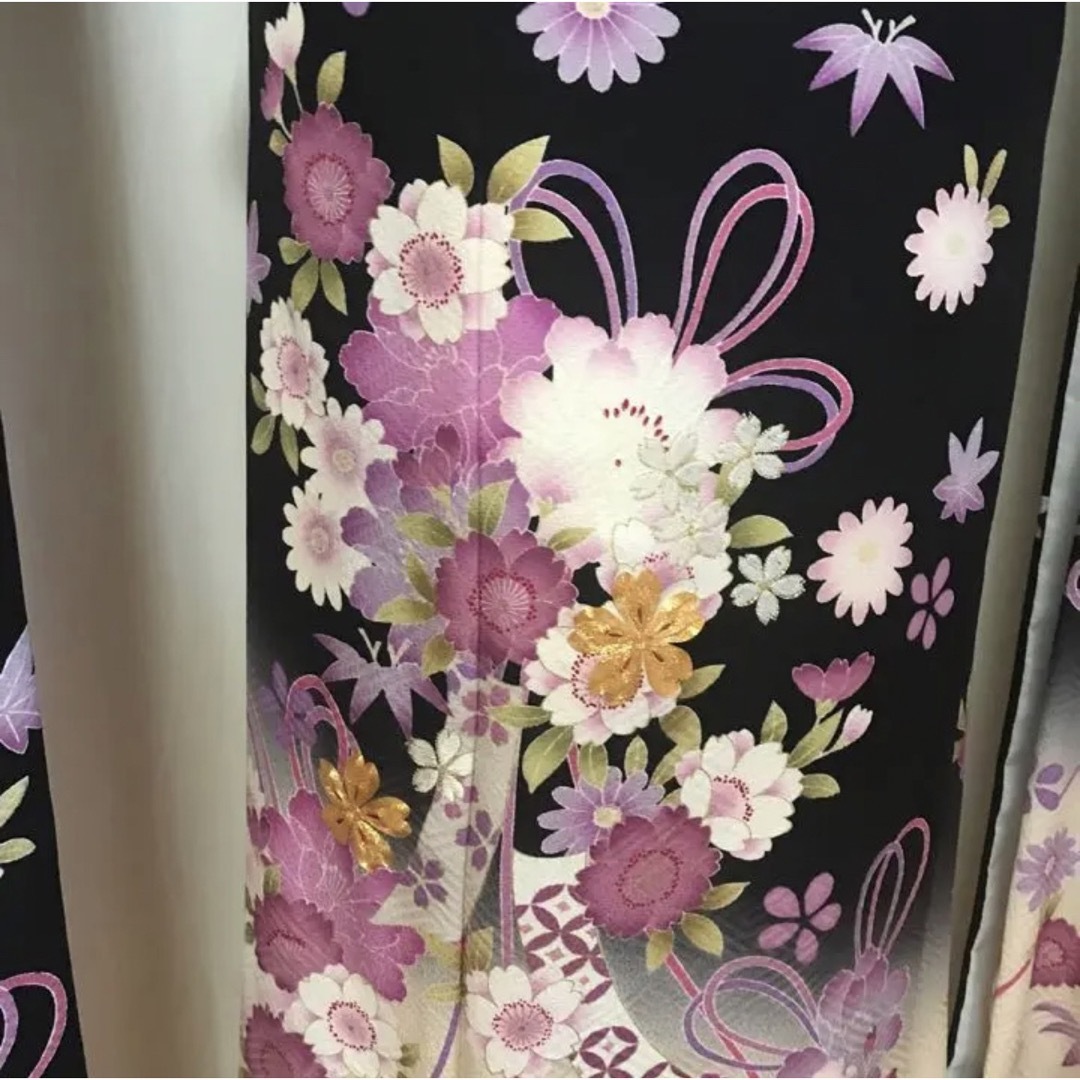 [大特価！！！] 振袖　正絹振袖　黒・藤色桜・金刺繍 レディースの水着/浴衣(振袖)の商品写真