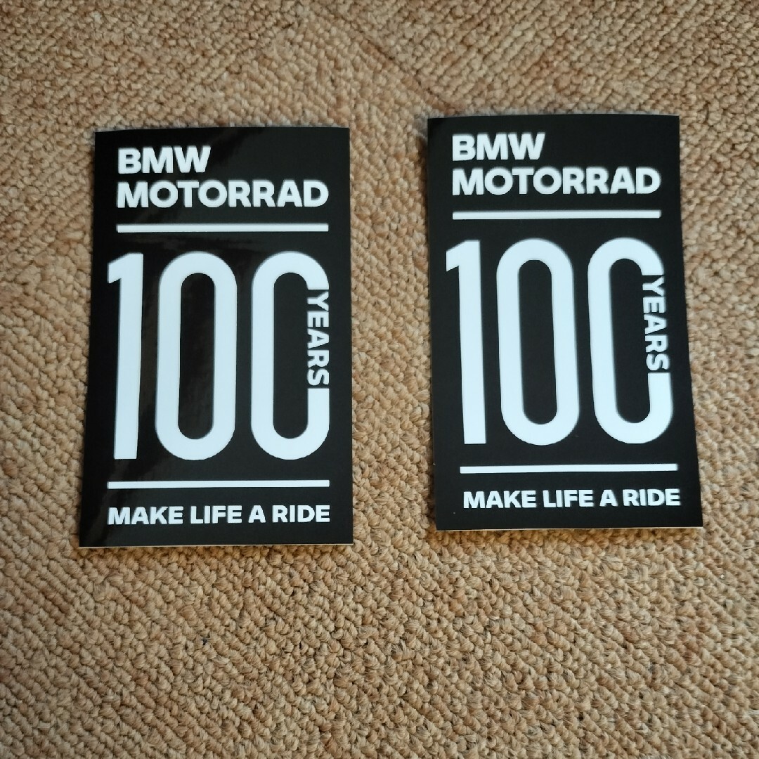 BMW(ビーエムダブリュー)のBMW motorrad新品未使用 ステッカー　100周年　2枚セット 自動車/バイクのバイク(ステッカー)の商品写真