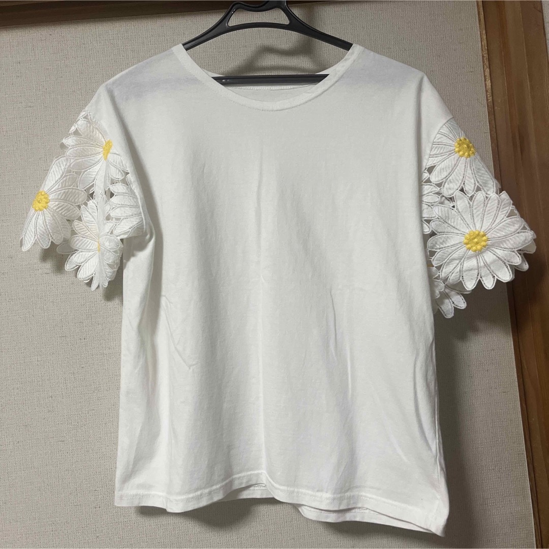 Tシャツ　花 レディースのトップス(Tシャツ(半袖/袖なし))の商品写真