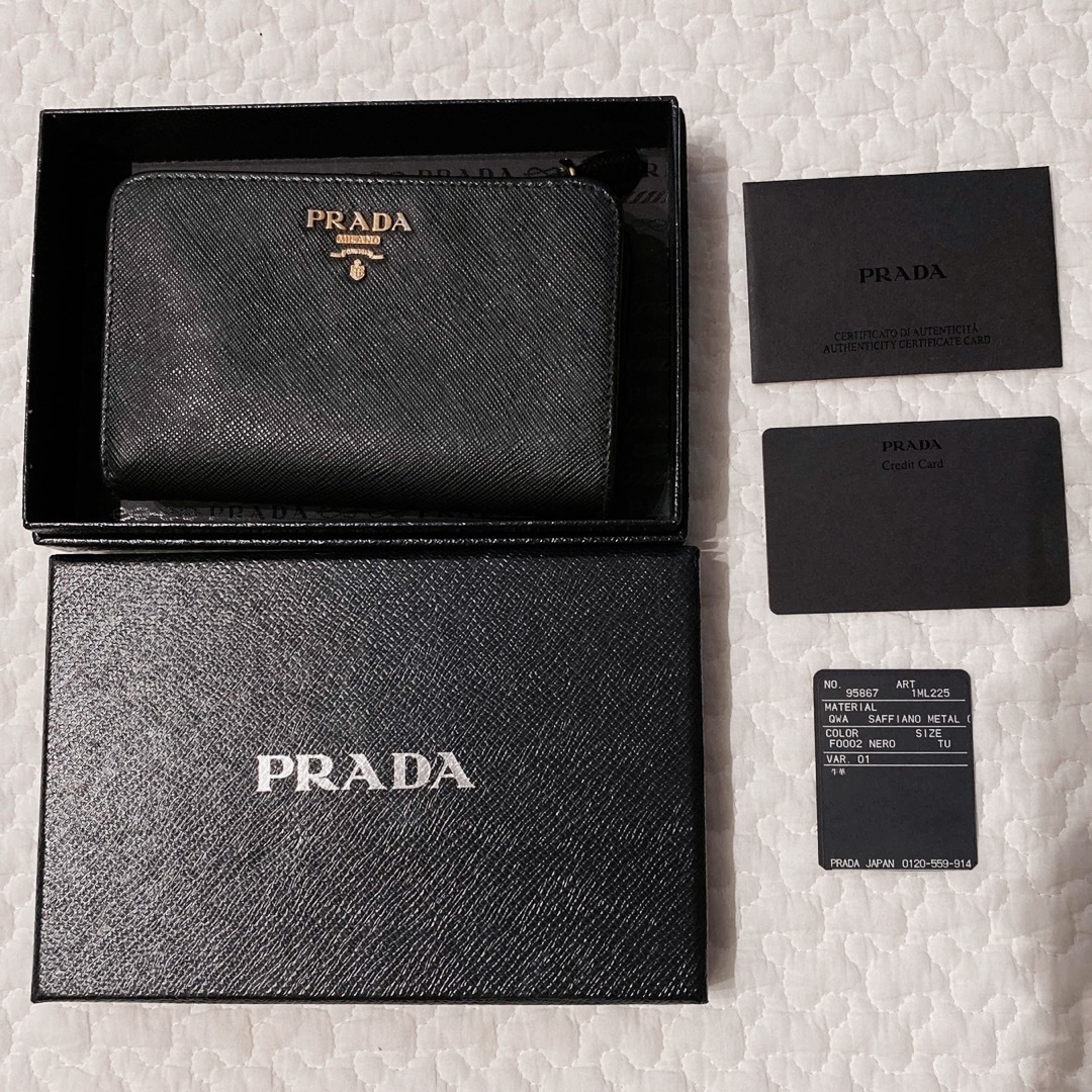 PRADA サフィアーノ　二つ折り財布　箱あり　レディース