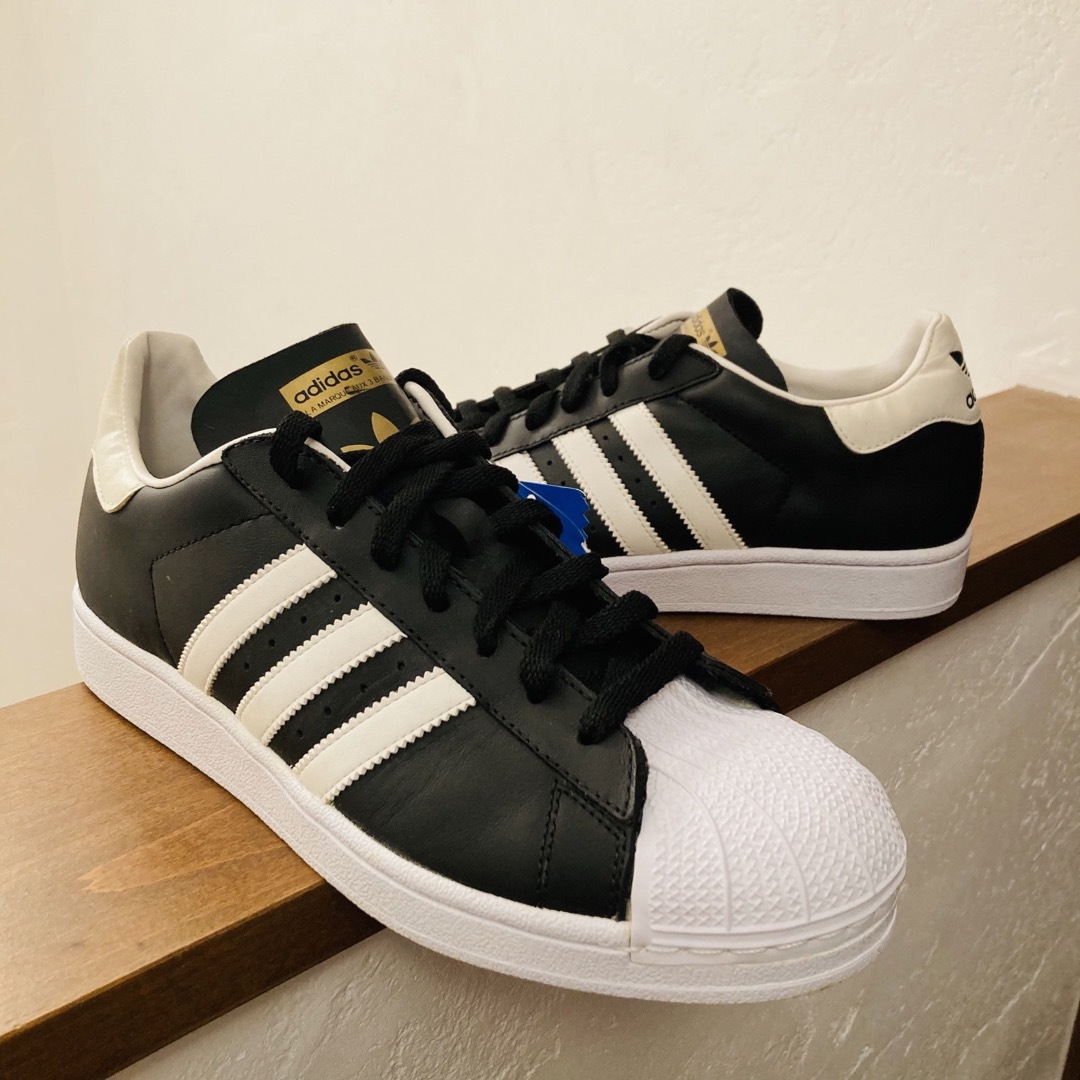 83新品未使用タグ付adidasアディダス スーパースター黒ピンク