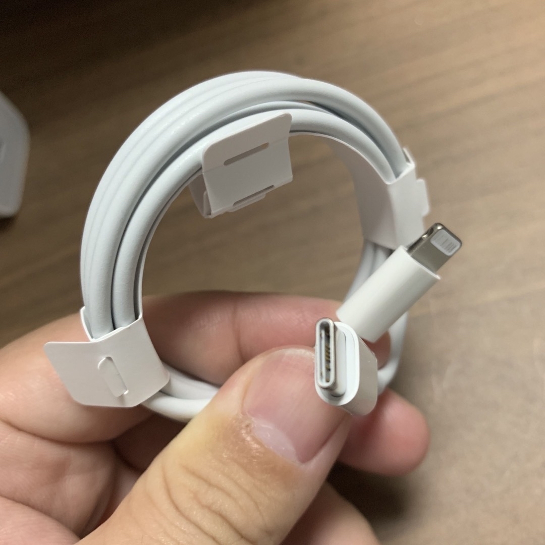 Apple - 【新品未使用】純正ライトニングケーブル アダプター Apple - 【新品未使用】純正ライトニングケーブル アダプター