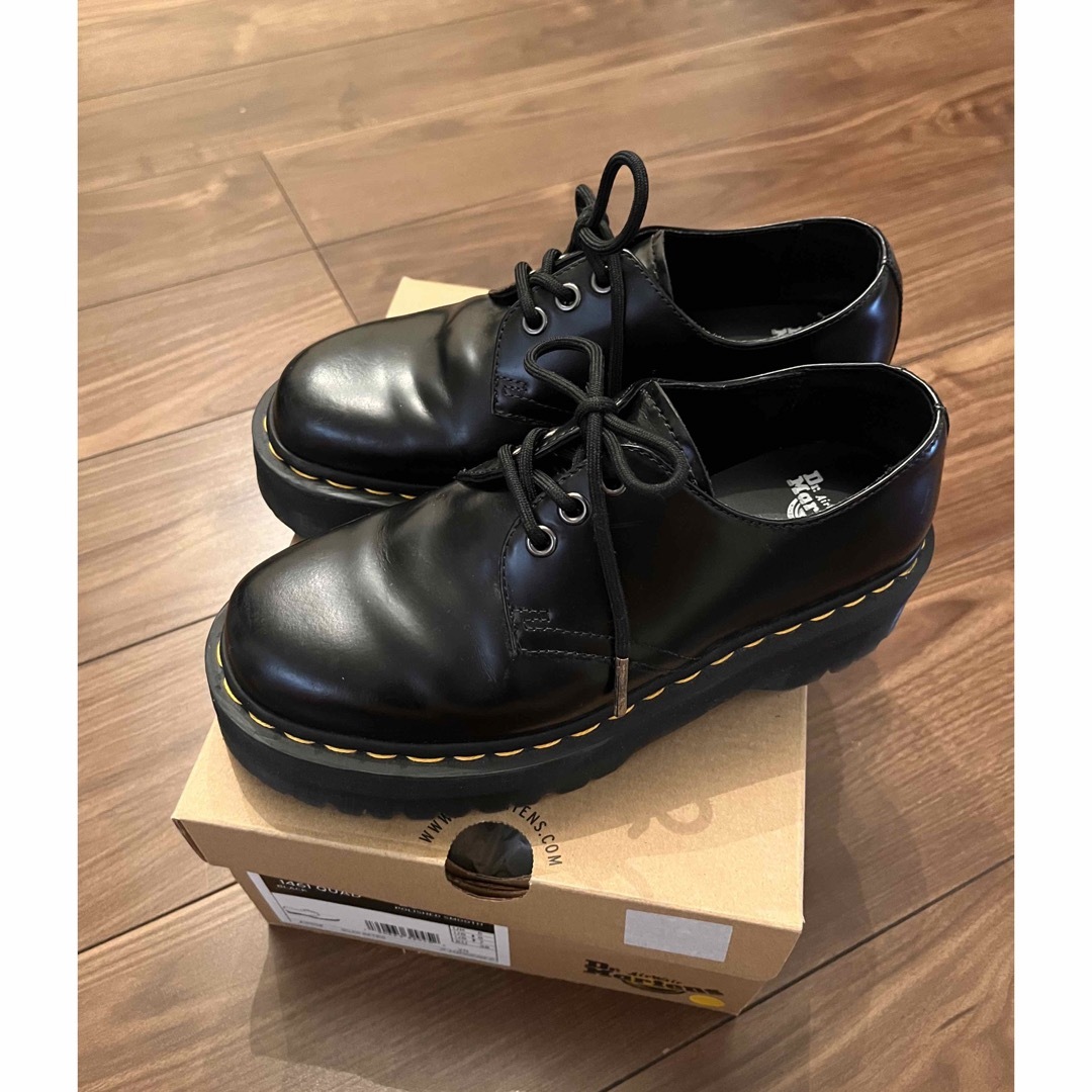 Dr.Martens(ドクターマーチン)の【Dr.Martens】QUAD 3 ホール シューズ レディースの靴/シューズ(ローファー/革靴)の商品写真