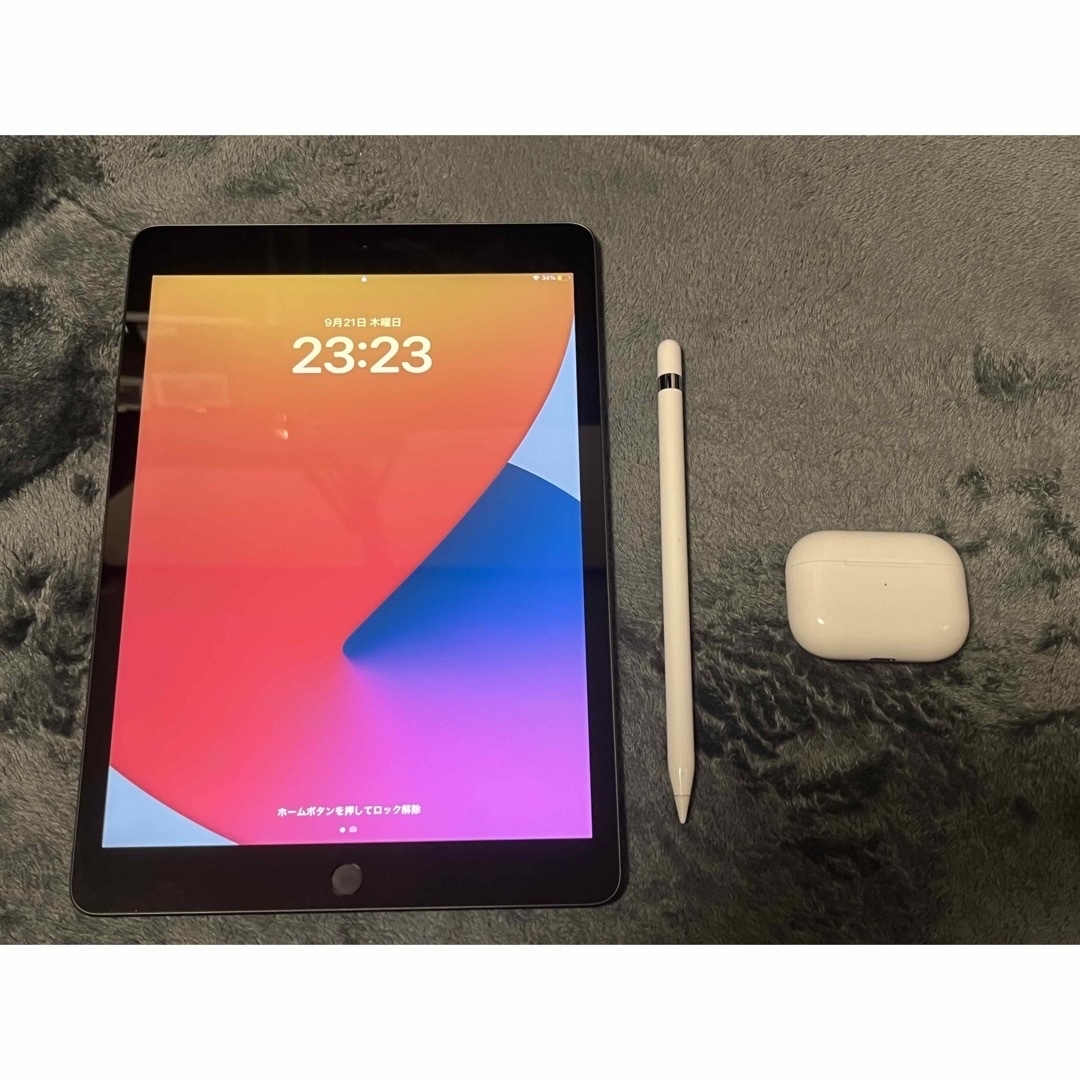 iPad(アイパッド)の第7世代iPad 32GB Wi-FiとPencilとAirpods pro スマホ/家電/カメラのPC/タブレット(タブレット)の商品写真