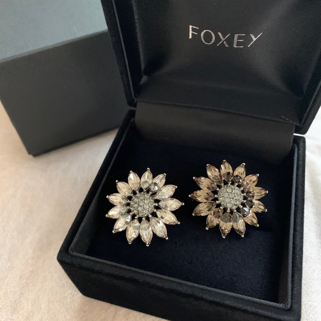 FOXEY  フォクシー  お花ブローチ　２点セット