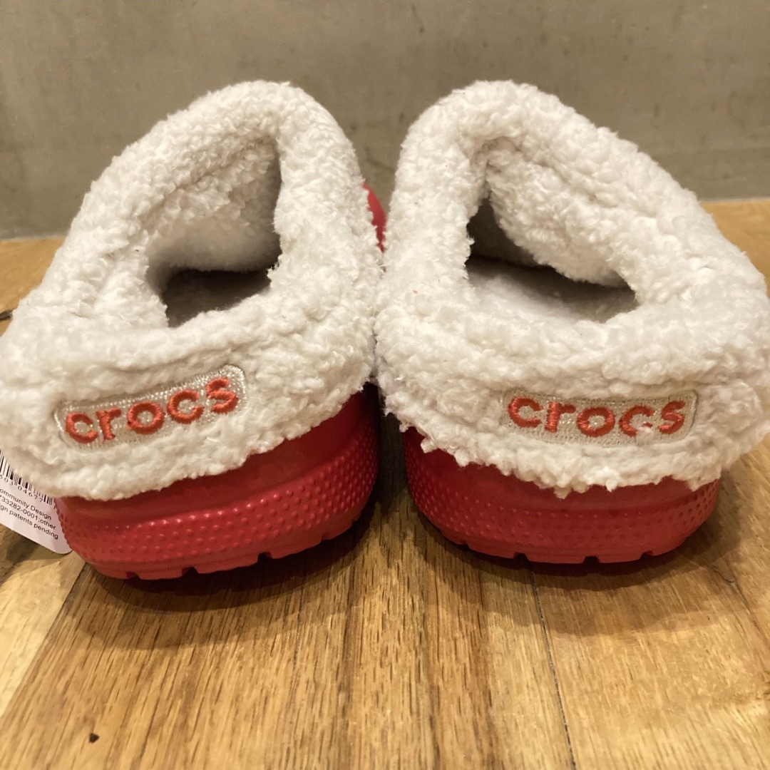 crocs(クロックス)の新品送料込み　クロックス　crocs マンモス　ボアサンダル　レッド　26cm メンズの靴/シューズ(サンダル)の商品写真