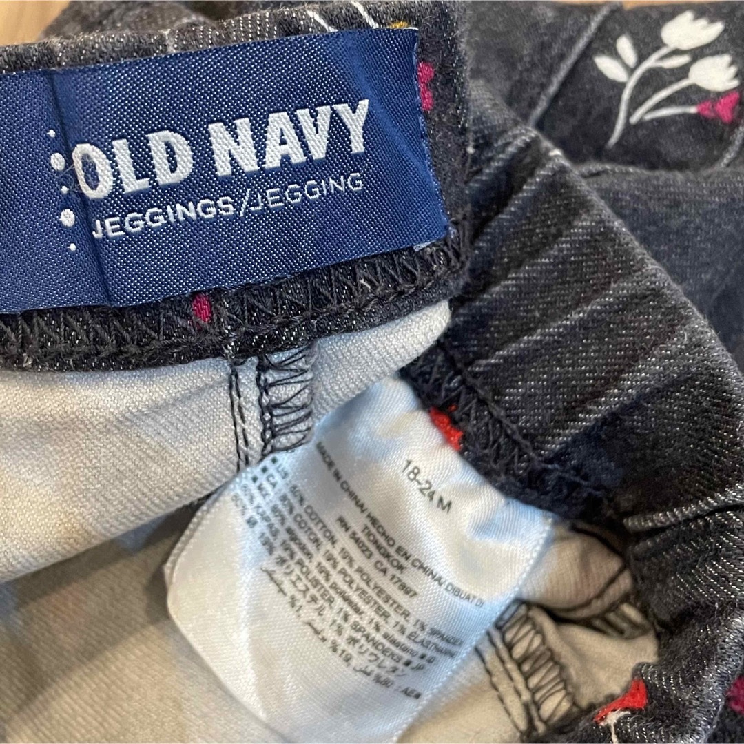 Old Navy(オールドネイビー)のオールドネイビー old navy 花柄 レギンス デニムパンツ ブラックデニム キッズ/ベビー/マタニティのキッズ服女の子用(90cm~)(パンツ/スパッツ)の商品写真