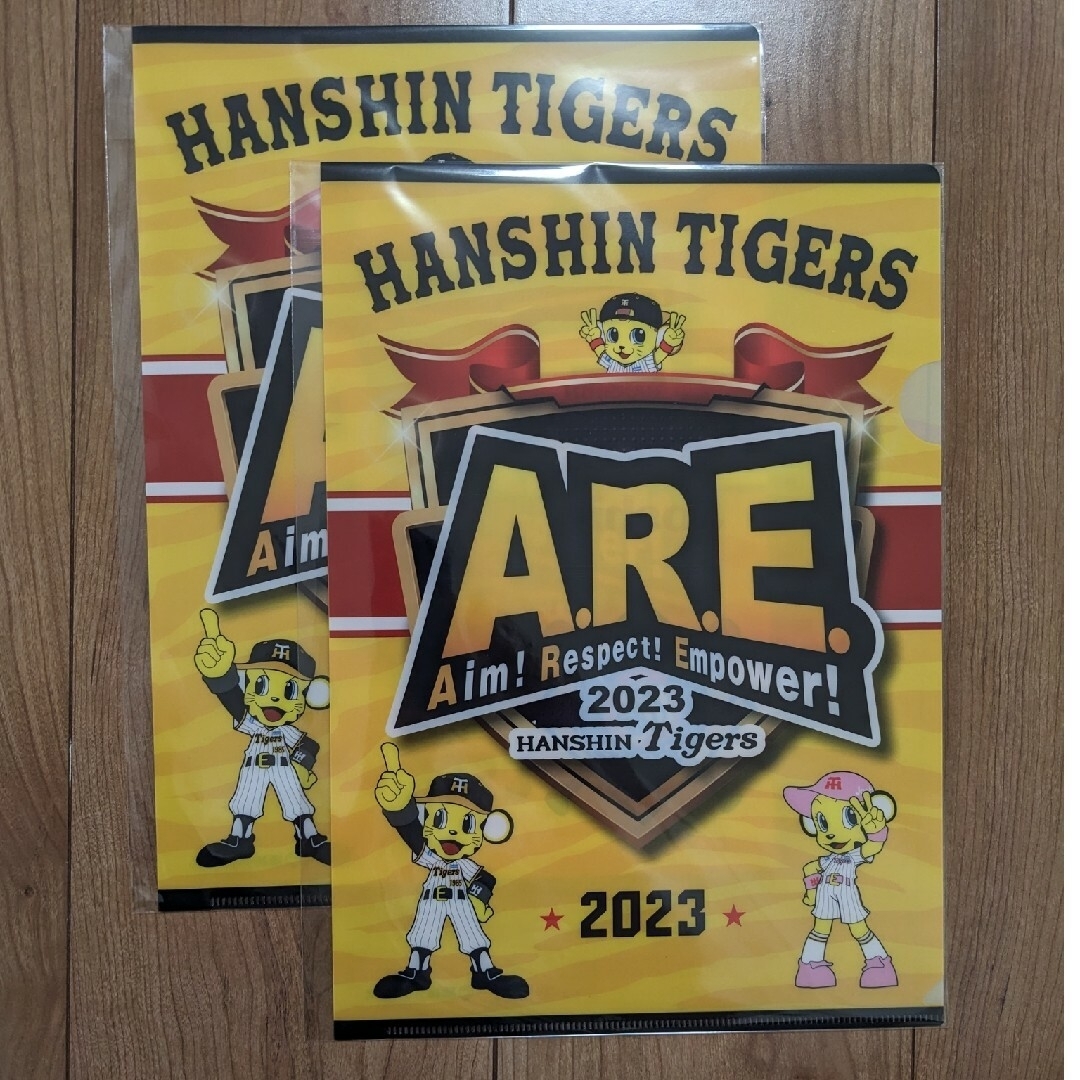 阪神タイガース　ARE クリアファイル２枚セット＋シール スポーツ/アウトドアの野球(記念品/関連グッズ)の商品写真