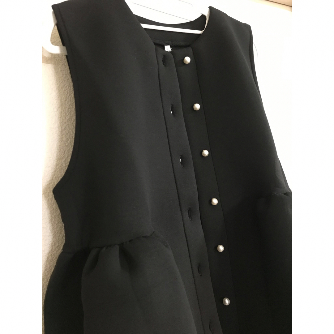 coca - 新品 coca ダンボールニット ペプラムベスト パールボタン 完売