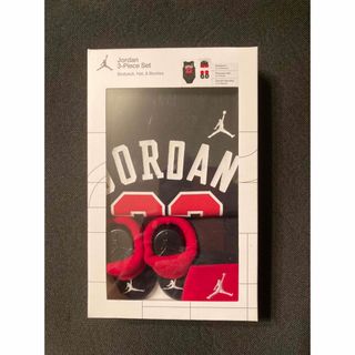 ジョーダン(Jordan Brand（NIKE）)のベビージョーダン ボディスーツ&帽子&ソックス 3点セット/黒×赤 0〜6ヶ月(ロンパース)