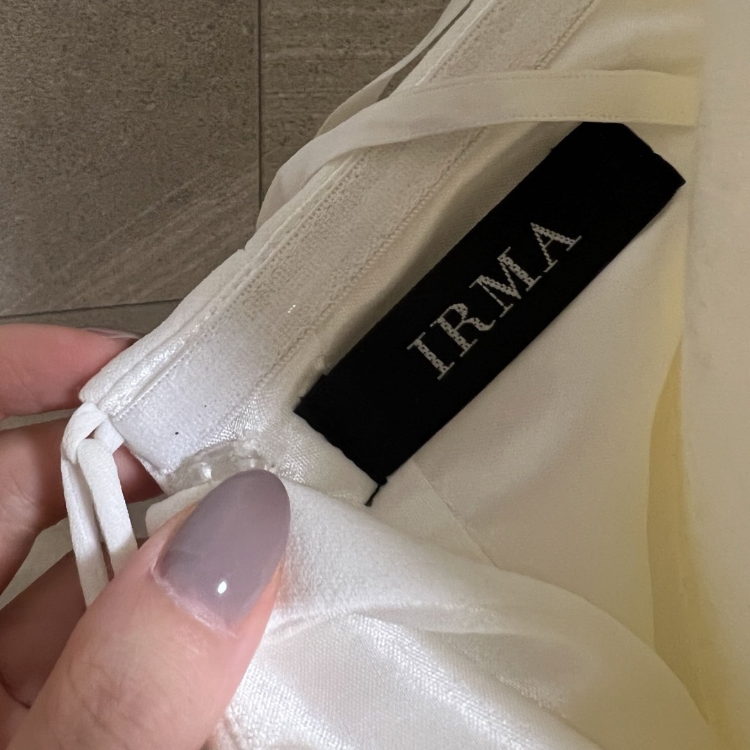 イルマ サイドシアーワンショルフラワー刺繍ドレス ホワイト