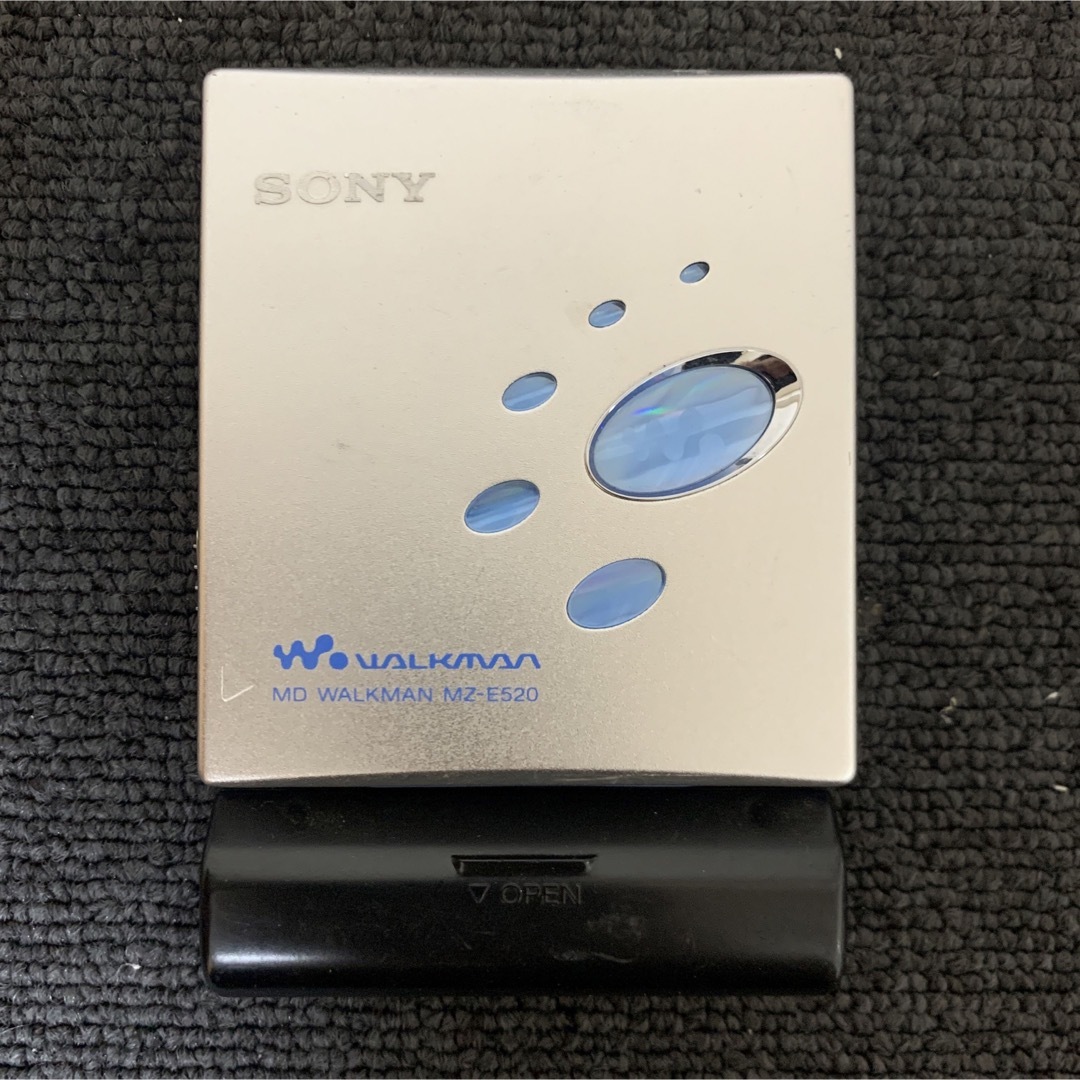 SONY SONY MD WALKMAN ソニーMDウォークマン MZ-E520 シルバーの通販 by Marcelo1991's shop｜ソニー ならラクマ