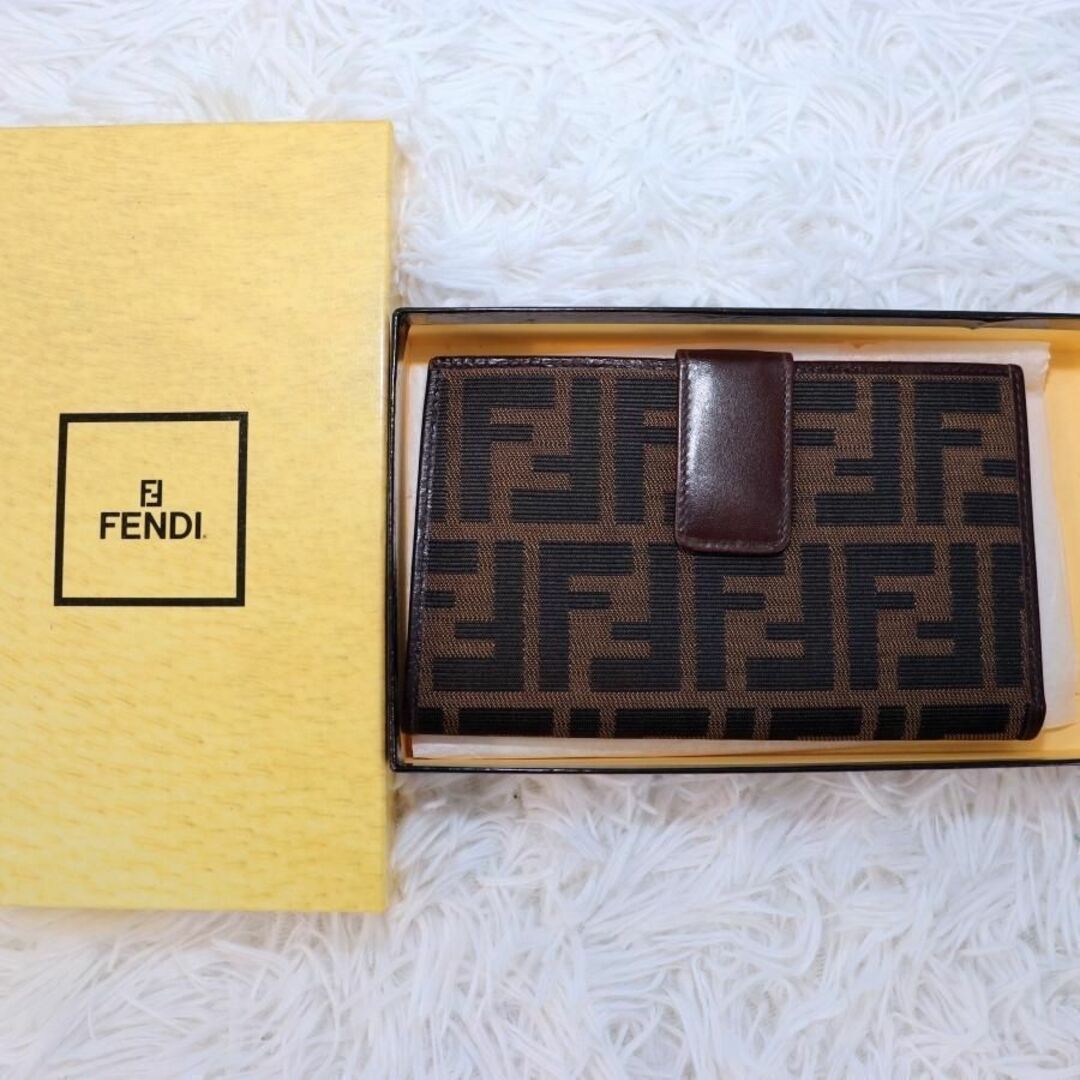 未使用品 FENDI 三つ折り財布 ズッカ柄 箱付き 419