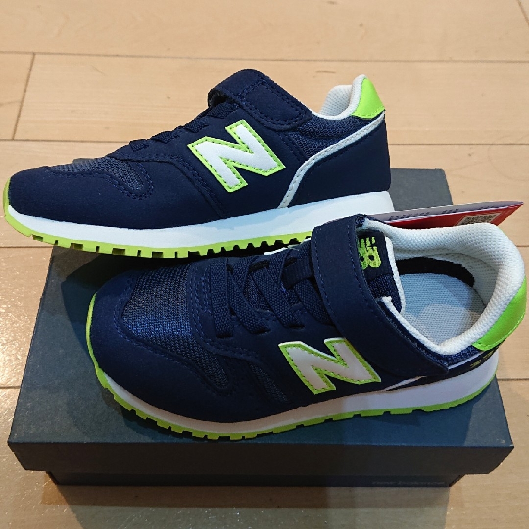 New Balance(ニューバランス)の新品 【17㎝】ニューバランス NB スニーカー 373  XS ネイビー キッズ/ベビー/マタニティのキッズ靴/シューズ(15cm~)(スニーカー)の商品写真