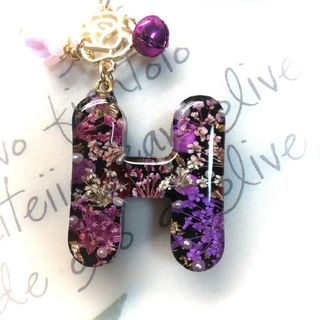 ハンドメイドレジンイニシャルキーホルダーの通販 by プウ shop