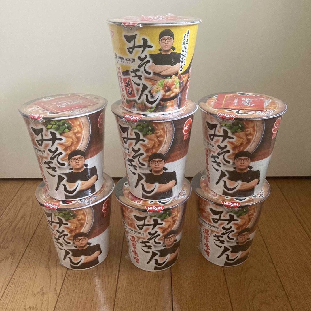 日清食品(ニッシンショクヒン)のみそきん 濃厚味噌 HIKAKINプレミアム 食品/飲料/酒の加工食品(インスタント食品)の商品写真