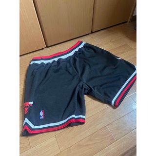 ミッチェルアンドネス(MITCHELL & NESS)のNBA mitchell&ness chicago bulls shorts L(ショートパンツ)