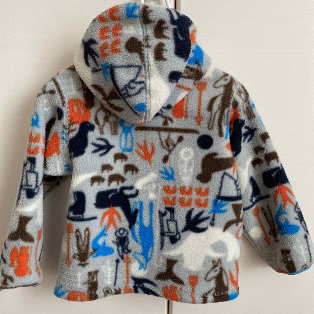 patagonia(パタゴニア)のパタゴニア　パーカー　フーディ　3T  フリース　シンチラ キッズ/ベビー/マタニティのキッズ服男の子用(90cm~)(ジャケット/上着)の商品写真