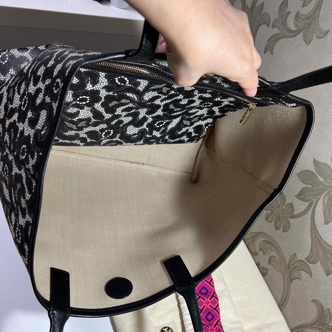 Tory Burch(トリーバーチ)の専用❣️トリーバーチ  トートバッグ マザーズバッグ レース柄 モノトーン 　 レディースのバッグ(トートバッグ)の商品写真