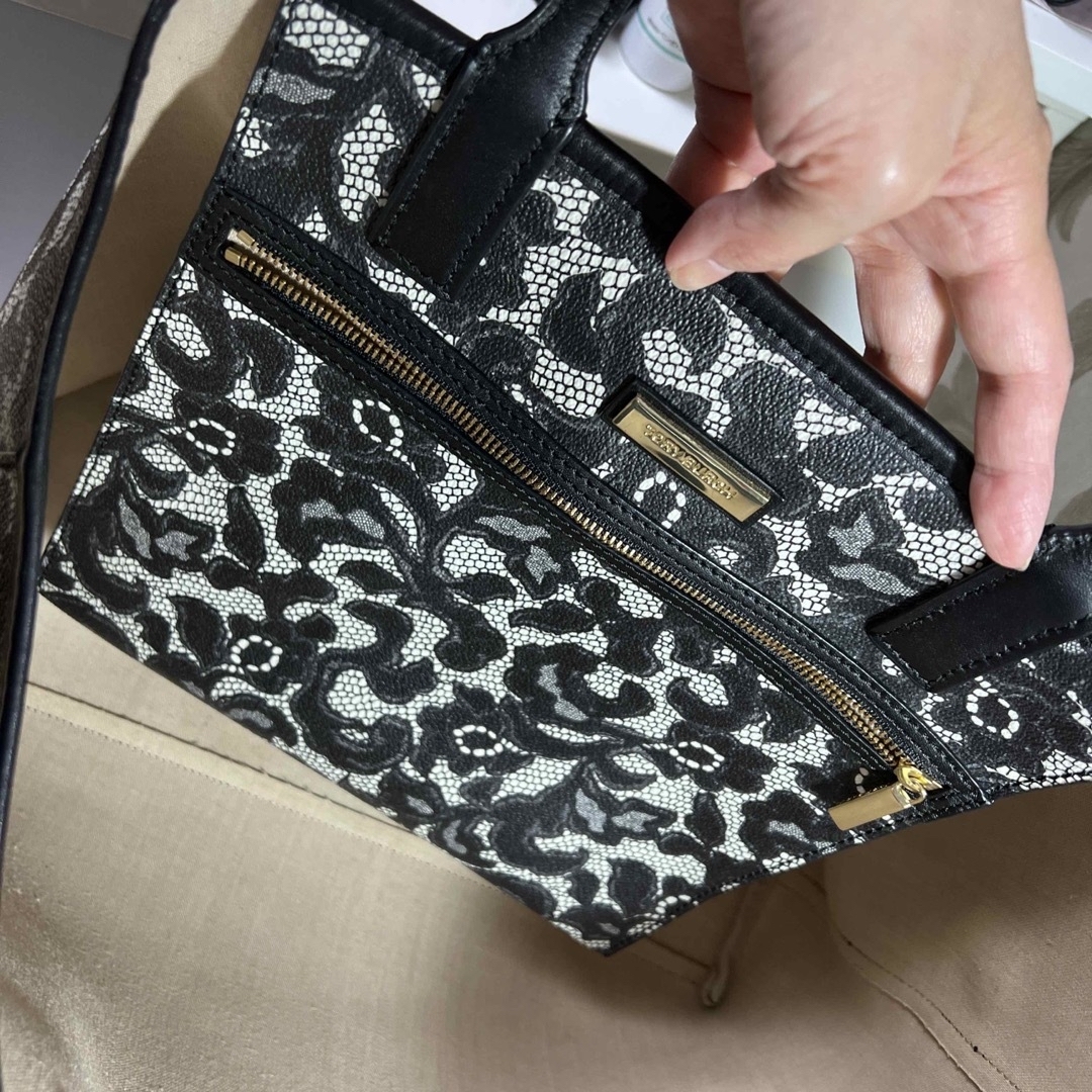 Tory Burch(トリーバーチ)の専用❣️トリーバーチ  トートバッグ マザーズバッグ レース柄 モノトーン 　 レディースのバッグ(トートバッグ)の商品写真