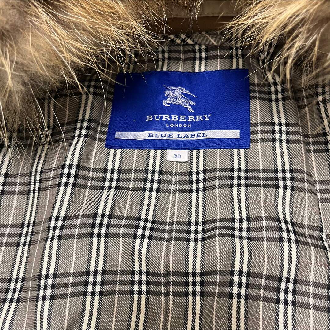 BURBERRY BLUE LABEL(バーバリーブルーレーベル)のバーバリーブルーレーベル 吉川ひなの トレンチコート プリーツ キャメルブラウン レディースのジャケット/アウター(トレンチコート)の商品写真