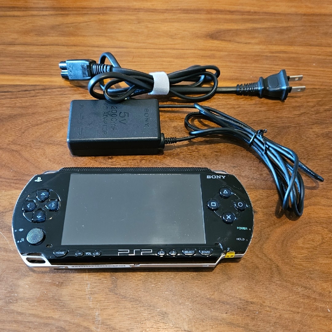 PlayStation Portable(プレイステーションポータブル)のPSP 1000 本体 エンタメ/ホビーのゲームソフト/ゲーム機本体(携帯用ゲーム機本体)の商品写真