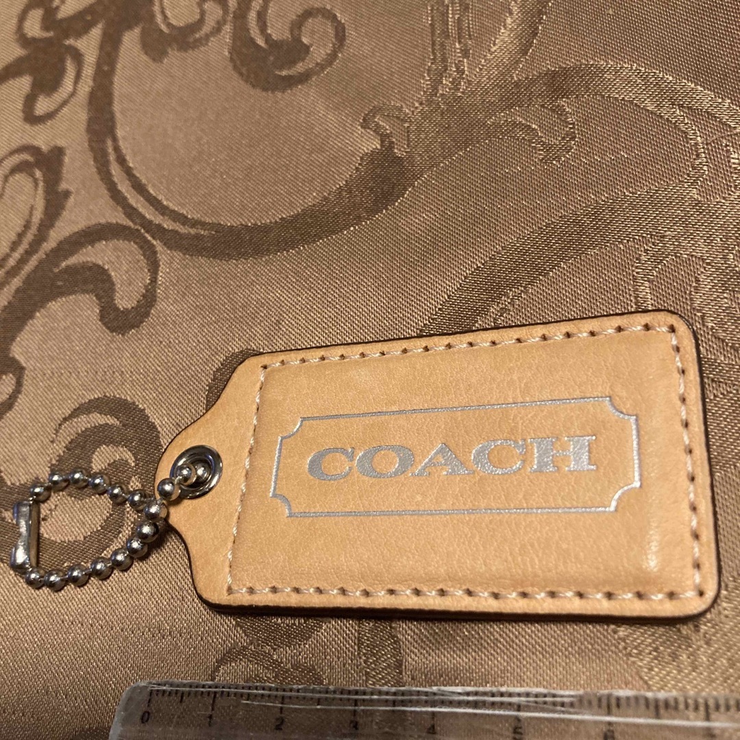 COACH(コーチ)の<他の種類色も出品中>   COACH コーチ タグキーホルダー　レザーチャーム ハンドメイドのファッション小物(バッグチャーム)の商品写真