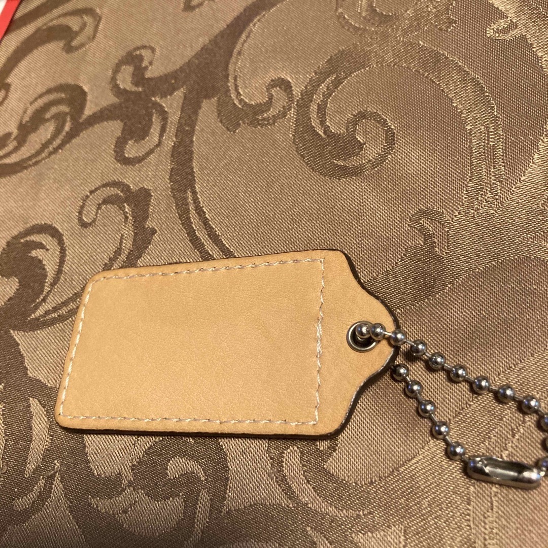 COACH(コーチ)の<他の種類色も出品中>   COACH コーチ タグキーホルダー　レザーチャーム ハンドメイドのファッション小物(バッグチャーム)の商品写真