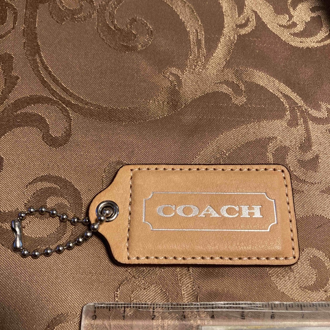 COACH(コーチ)の<他の種類色も出品中>   COACH コーチ タグキーホルダー　レザーチャーム ハンドメイドのファッション小物(バッグチャーム)の商品写真