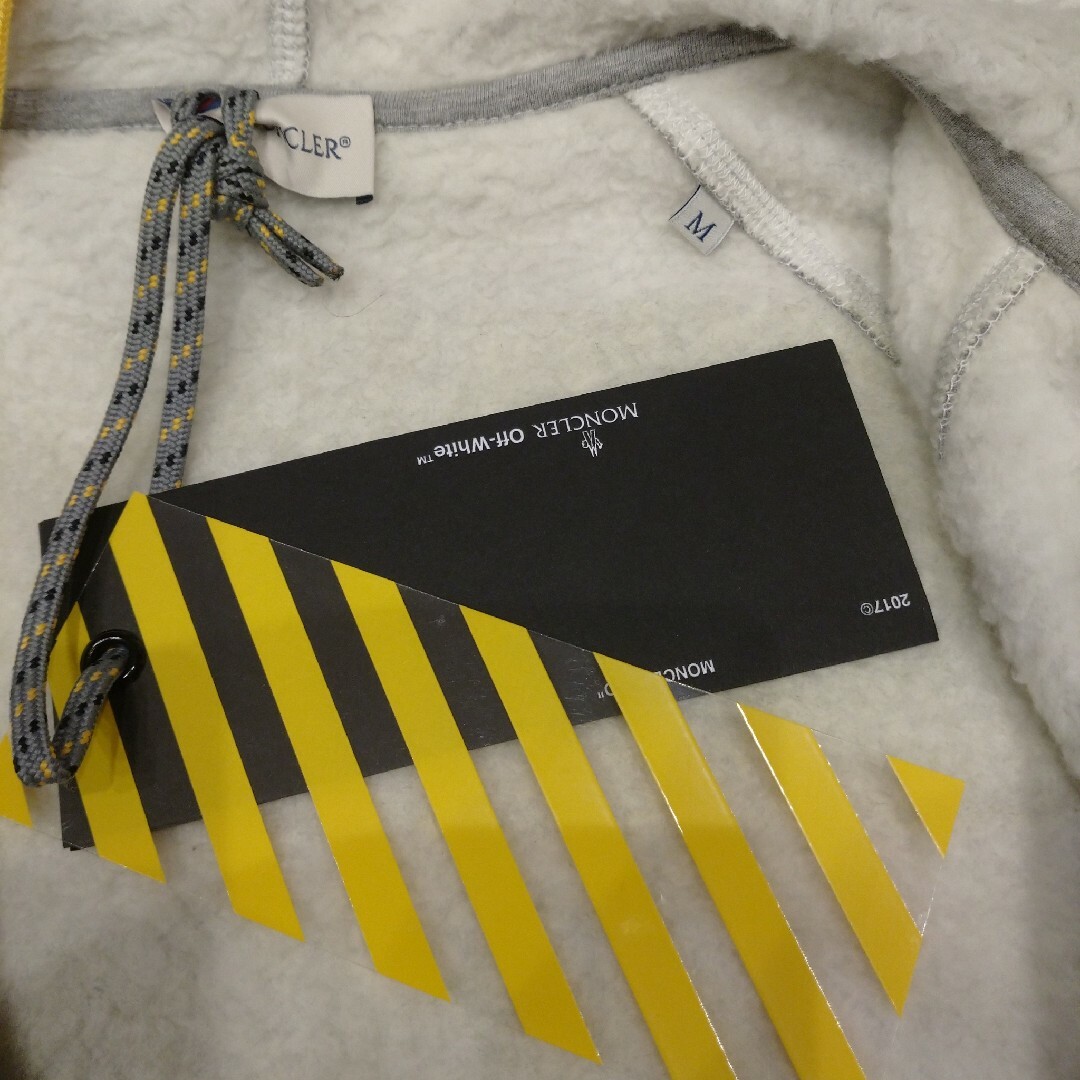 Off-White - 激レア MONCLER OFF―WHITE ジップパーカーの通販 by Off-White - 激レア MONCLER OFF―WHITE ジップパーカーの通販 by