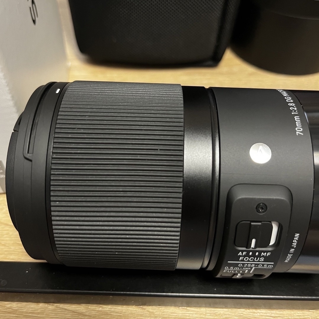 SIGMA(シグマ)の最終特価 美品 SIGMA 70mm F2.8 DG MACRO ソニーE スマホ/家電/カメラのカメラ(レンズ(単焦点))の商品写真