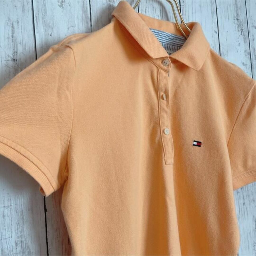 TOMMY HILFIGER(トミーヒルフィガー)のトミーヒルフィガー ポロシャツ Sサイズ 薄オレンジ ゴルフ 刺繍ポニー 古着 レディースのトップス(ポロシャツ)の商品写真